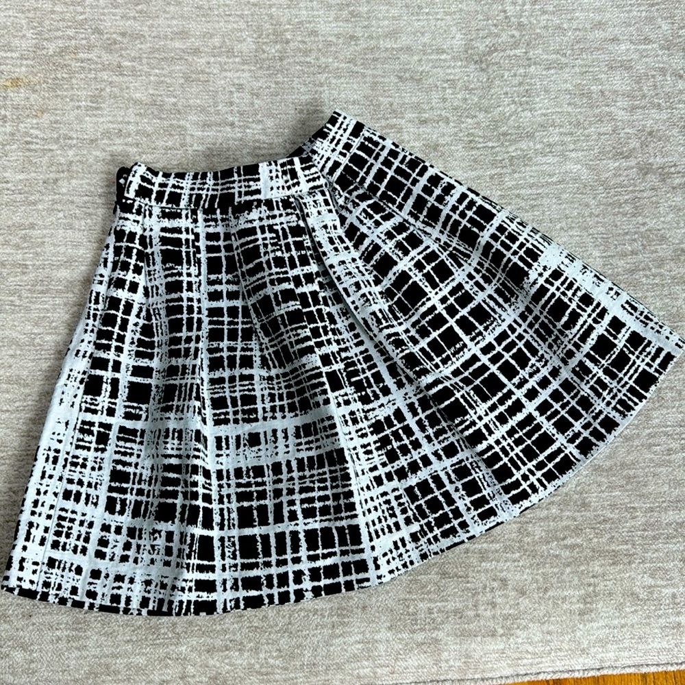 Cute formal black and white A-Line mini skirt.